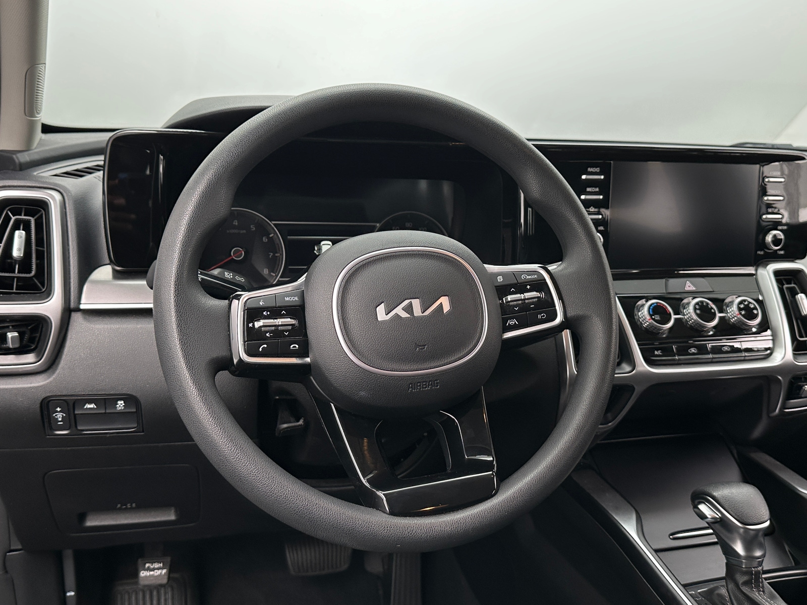 Thumbnail: 2023 Kia Sorento - 5