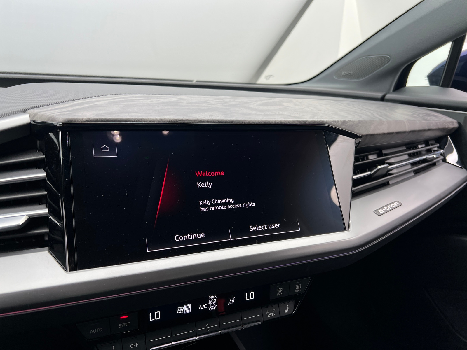 Thumbnail: 2023 Audi Q4 e-tron - 3