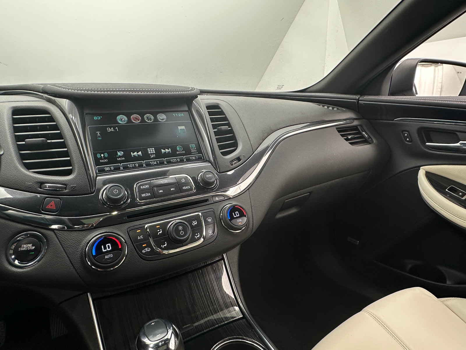 Thumbnail: 2017 Chevrolet Impala - 3