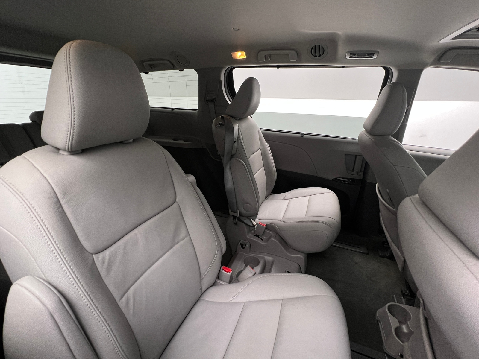 Thumbnail: 2017 Toyota Sienna - 5
