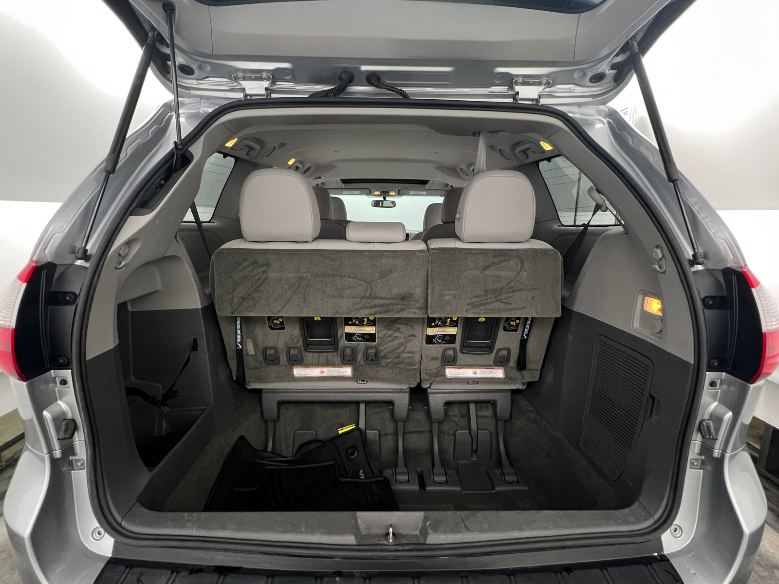 Thumbnail: 2017 Toyota Sienna - 6