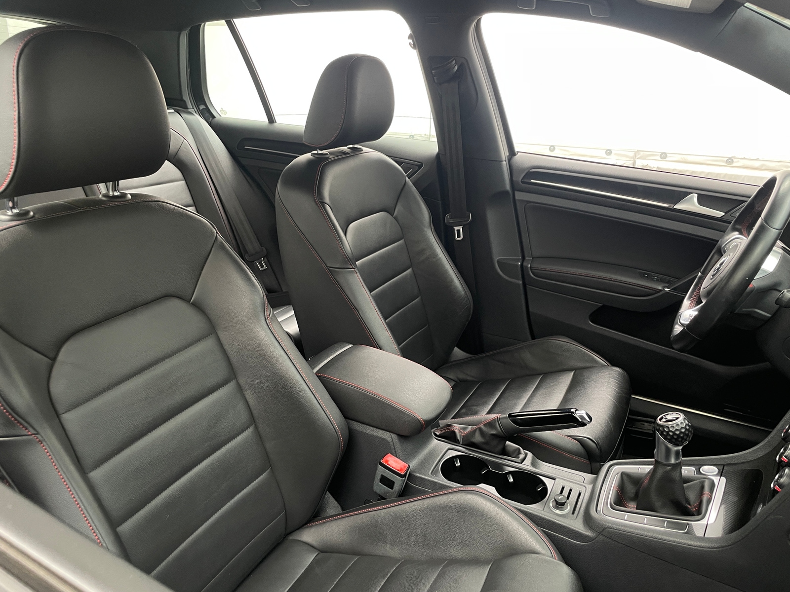 Thumbnail: 2016 Volkswagen Golf - 2