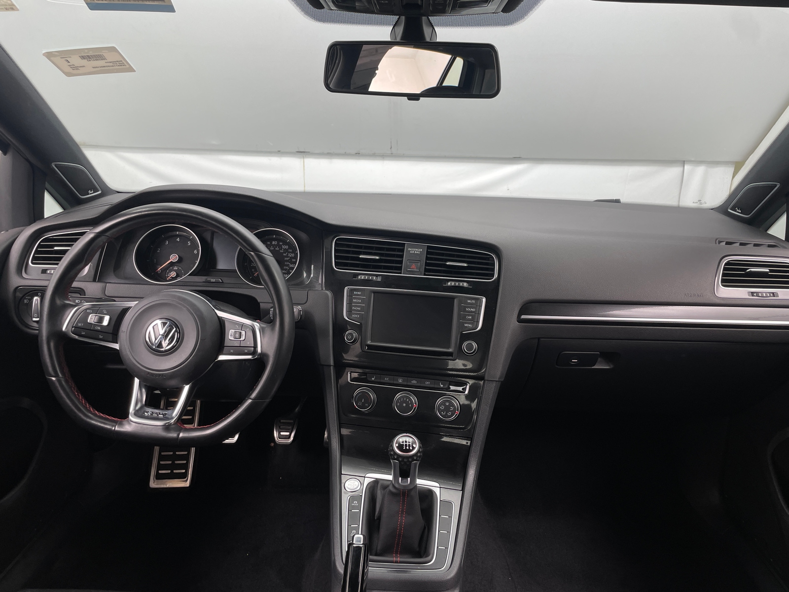 Thumbnail: 2016 Volkswagen Golf - 3