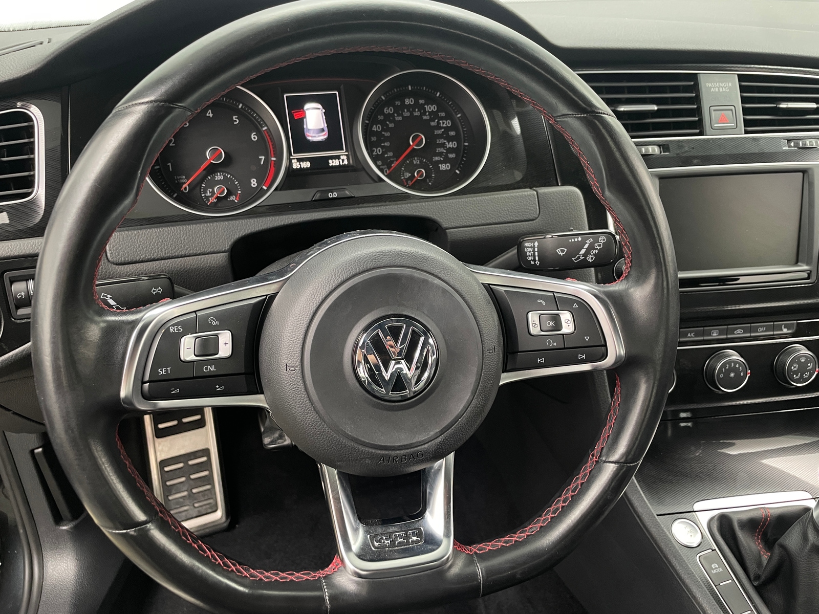 Thumbnail: 2016 Volkswagen Golf - 5