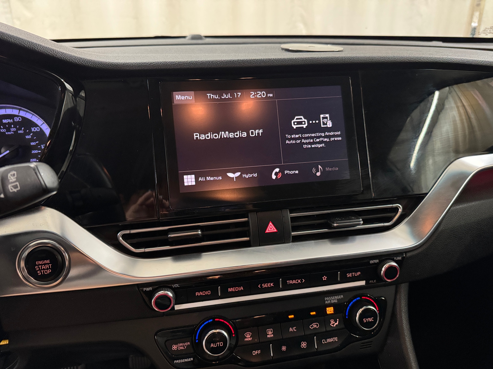 Thumbnail: 2021 Kia Niro - 4