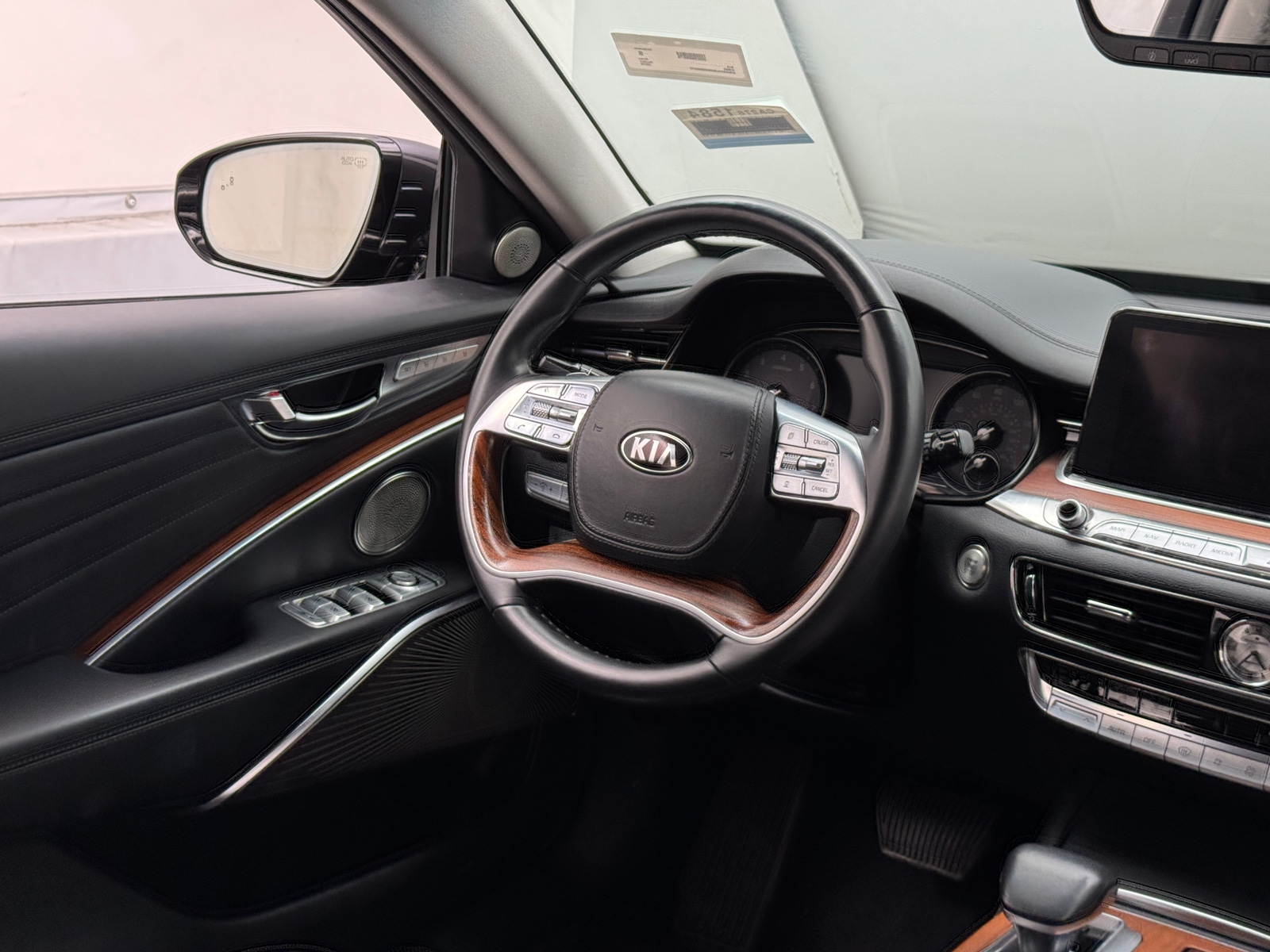 Thumbnail: 2019 Kia K900 - 4