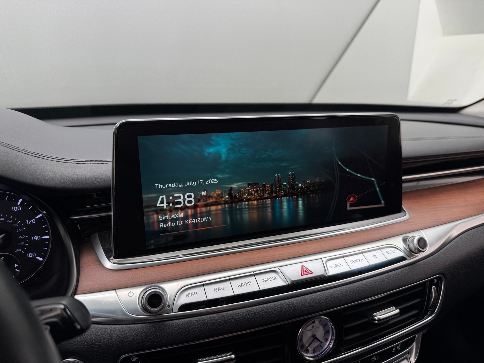 Thumbnail: 2019 Kia K900 - 3