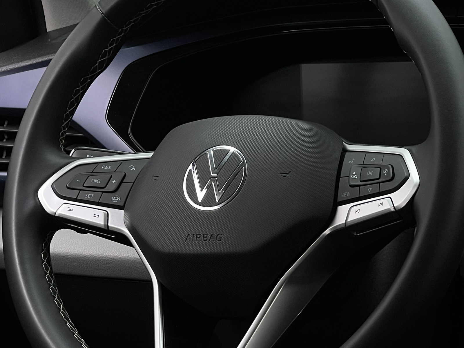 Thumbnail: 2022 Volkswagen Taos - 4