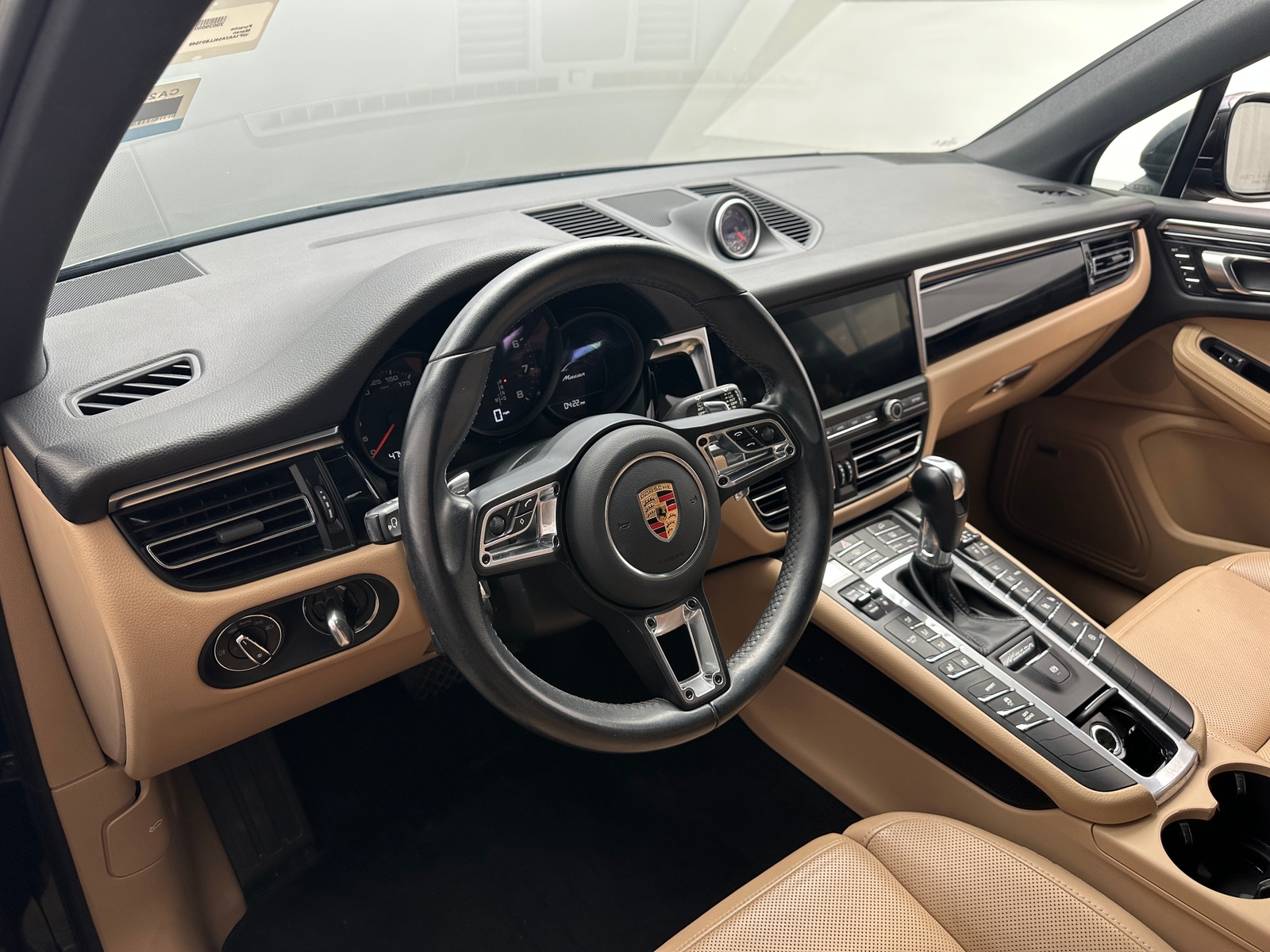 Thumbnail: 2020 Porsche Macan - 2