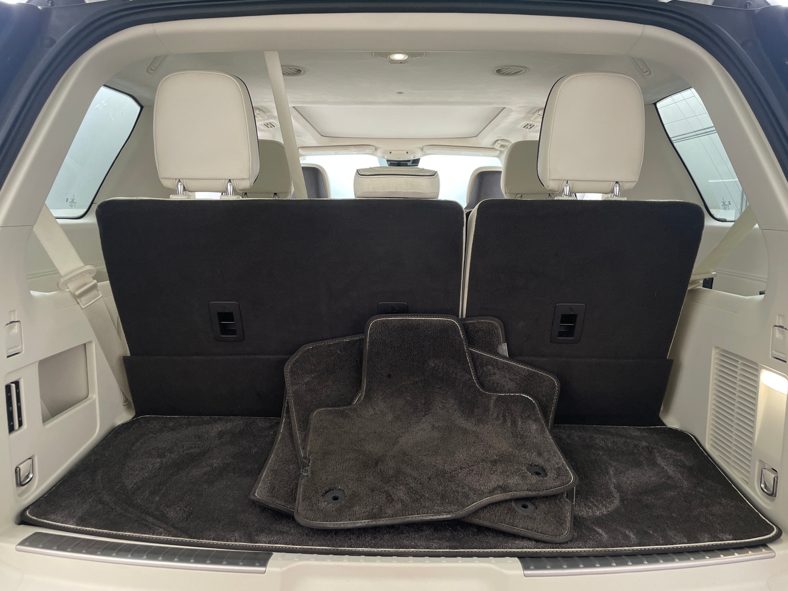 Thumbnail: 2021 Lincoln Navigator - 6