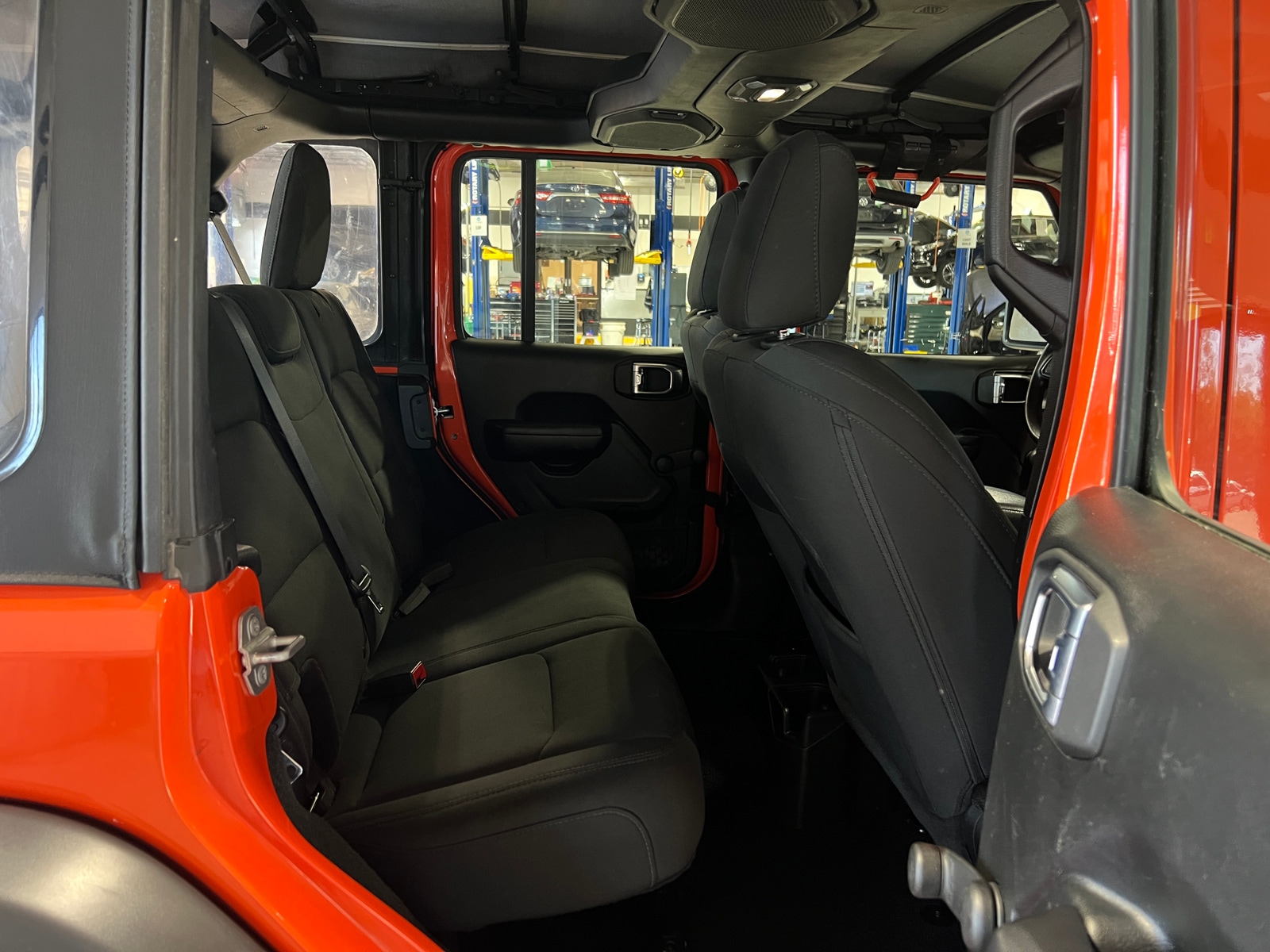 Thumbnail: 2018 Jeep Wrangler - 6