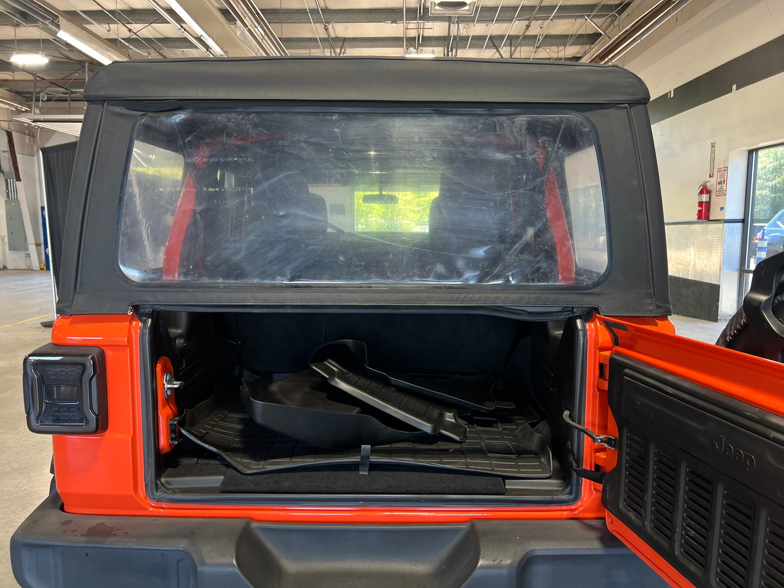 Thumbnail: 2018 Jeep Wrangler - 7