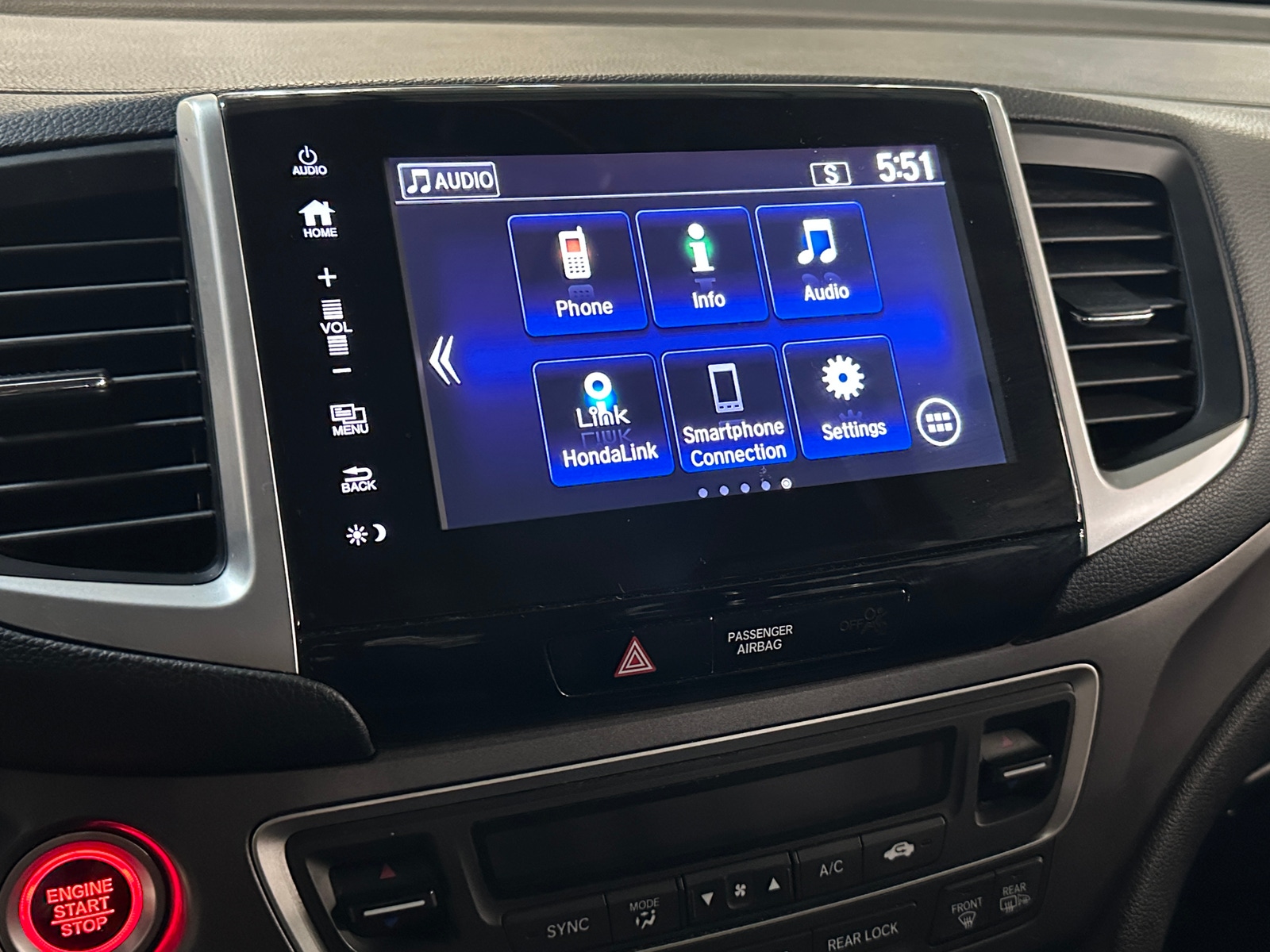 Thumbnail: 2018 Honda Pilot - 3