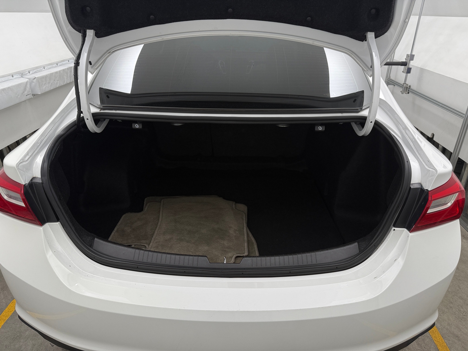 Thumbnail: 2018 Chevrolet Malibu - 6