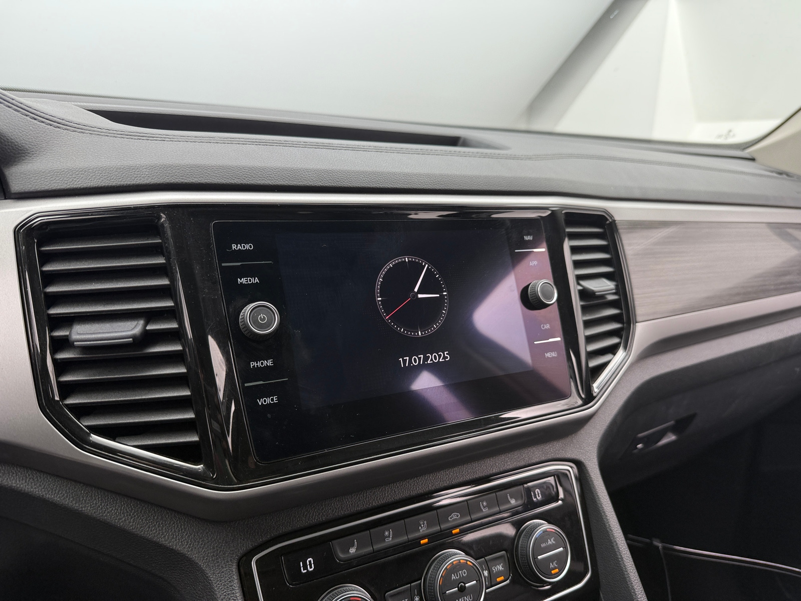 Thumbnail: 2021 Volkswagen Atlas - 3