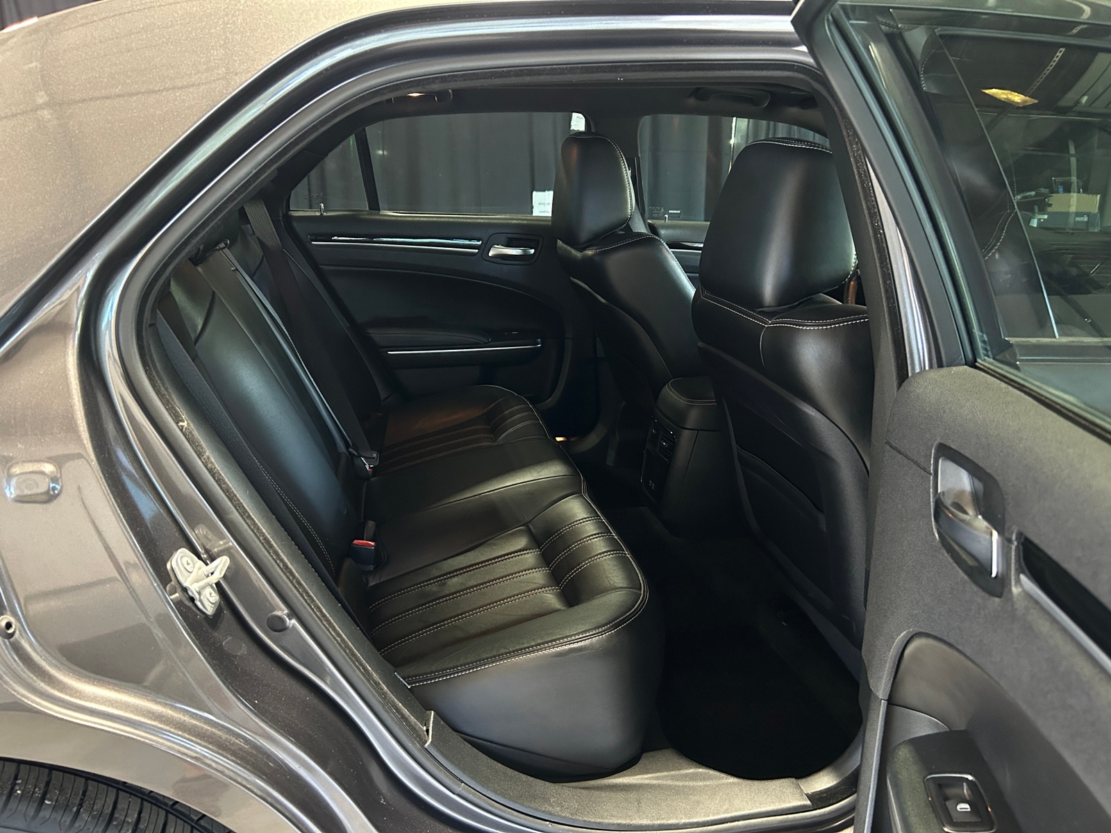 Thumbnail: 2018 Chrysler 300 - 5