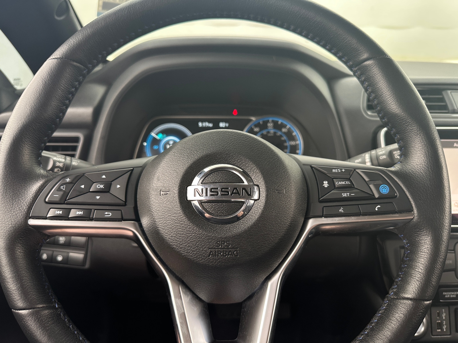 Thumbnail: 2022 Nissan Leaf - 5