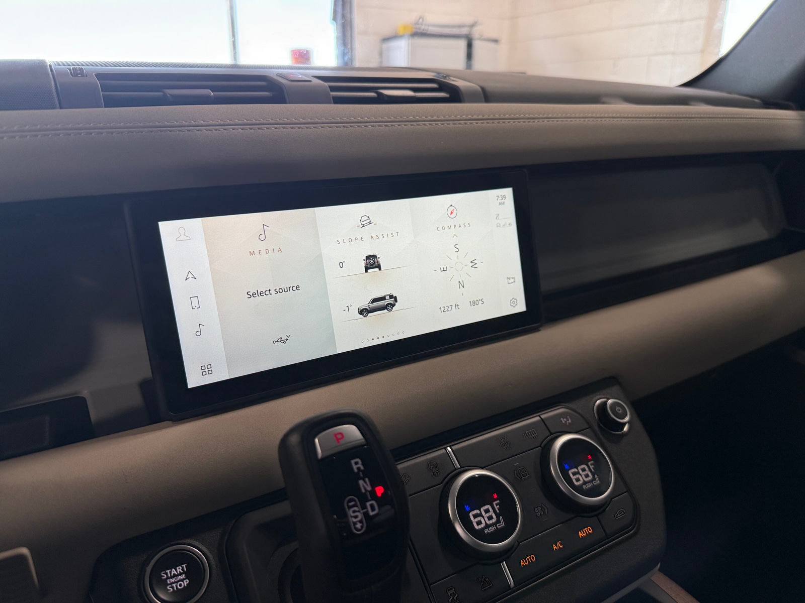 Thumbnail: 2022 Land Rover Defender - 3