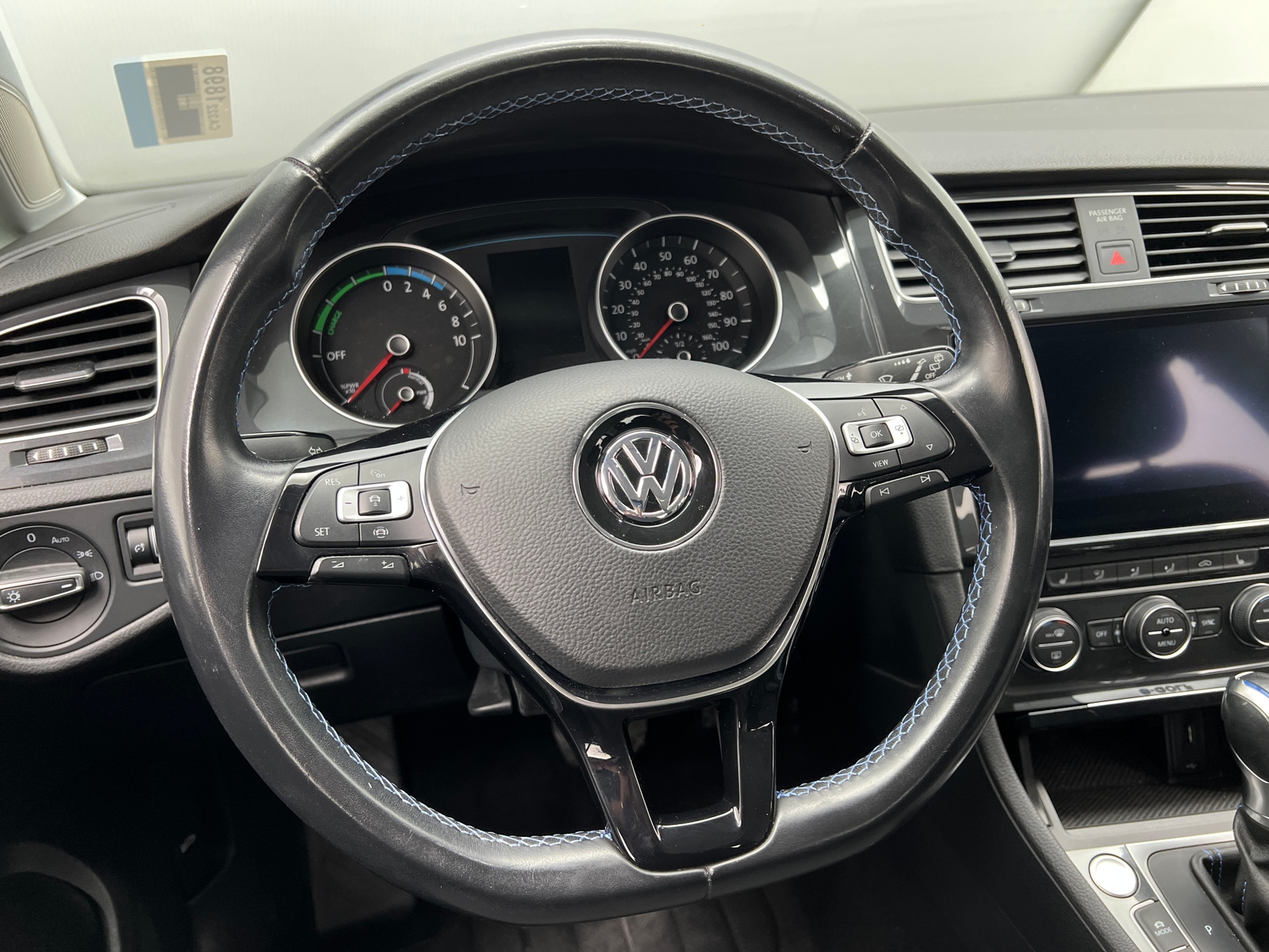 Thumbnail: 2019 Volkswagen e-Golf - 5