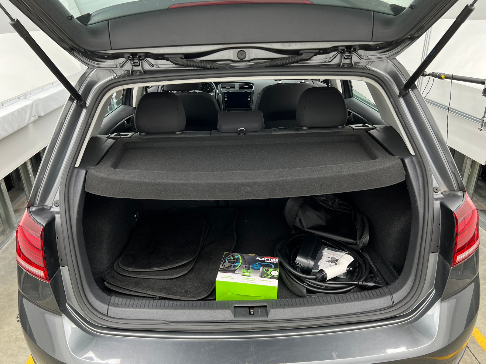 Thumbnail: 2019 Volkswagen e-Golf - 7
