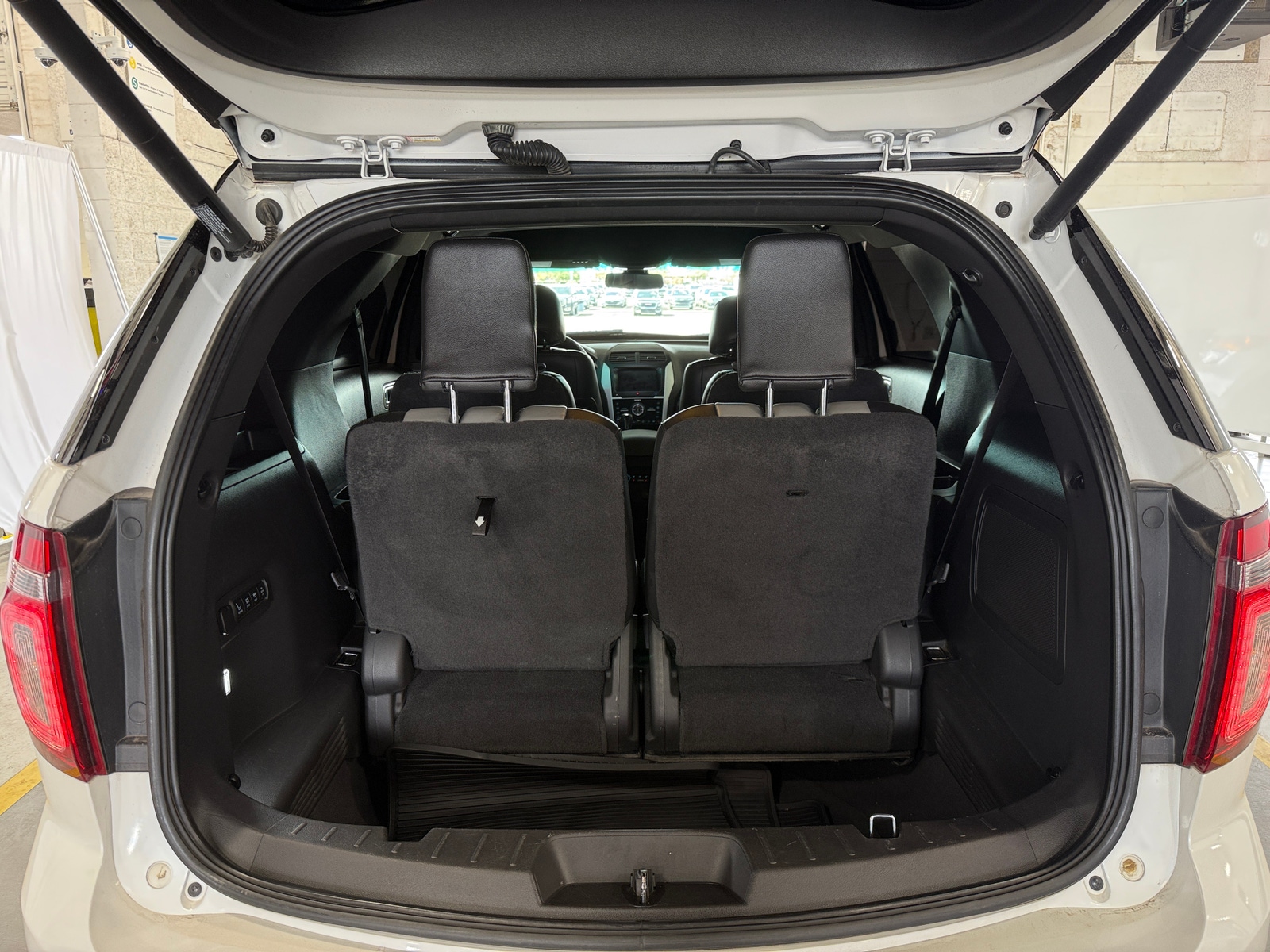 Thumbnail: 2015 Ford Explorer - 6