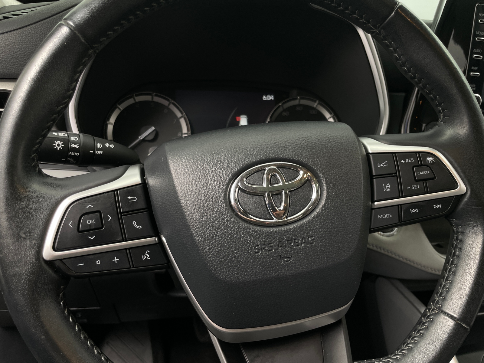 Thumbnail: 2022 Toyota Highlander - 4