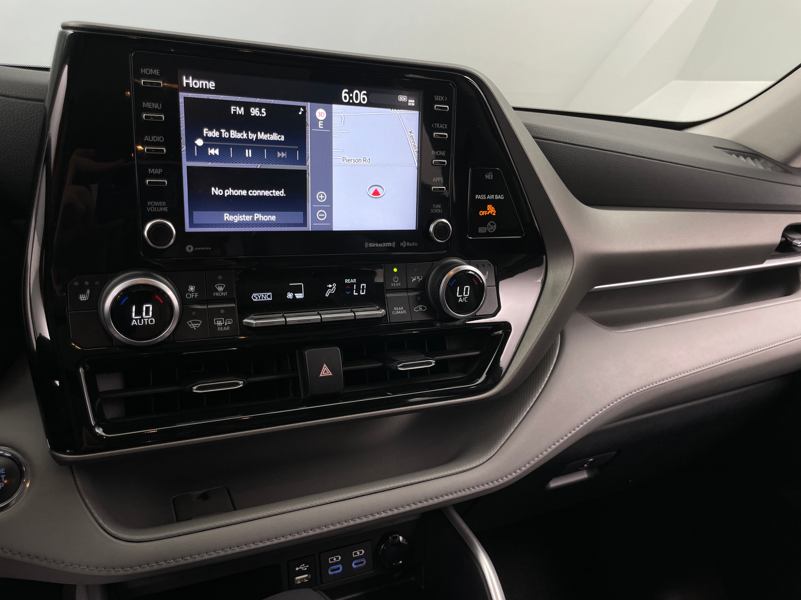 Thumbnail: 2022 Toyota Highlander - 3