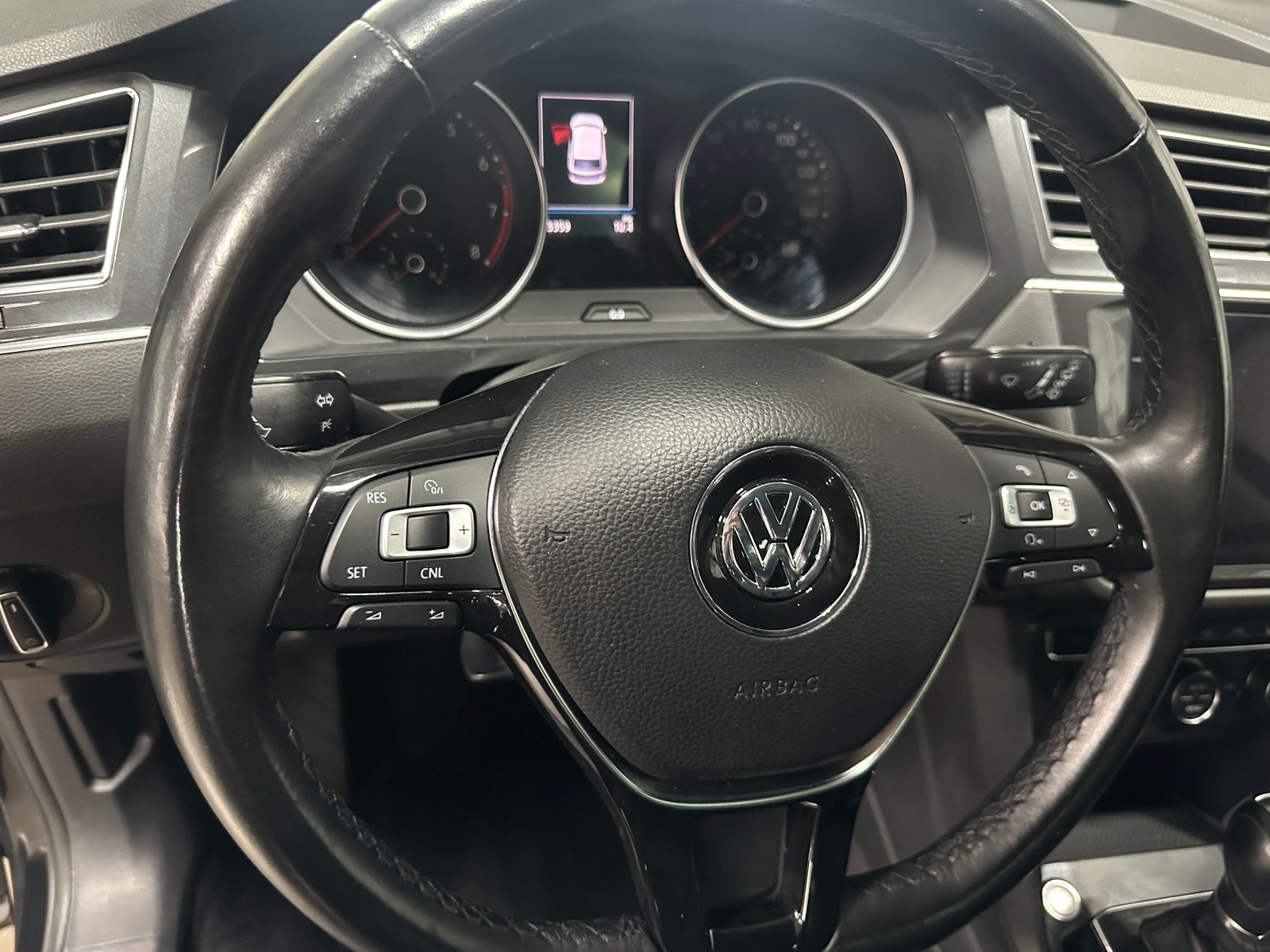 Thumbnail: 2018 Volkswagen Tiguan - 4