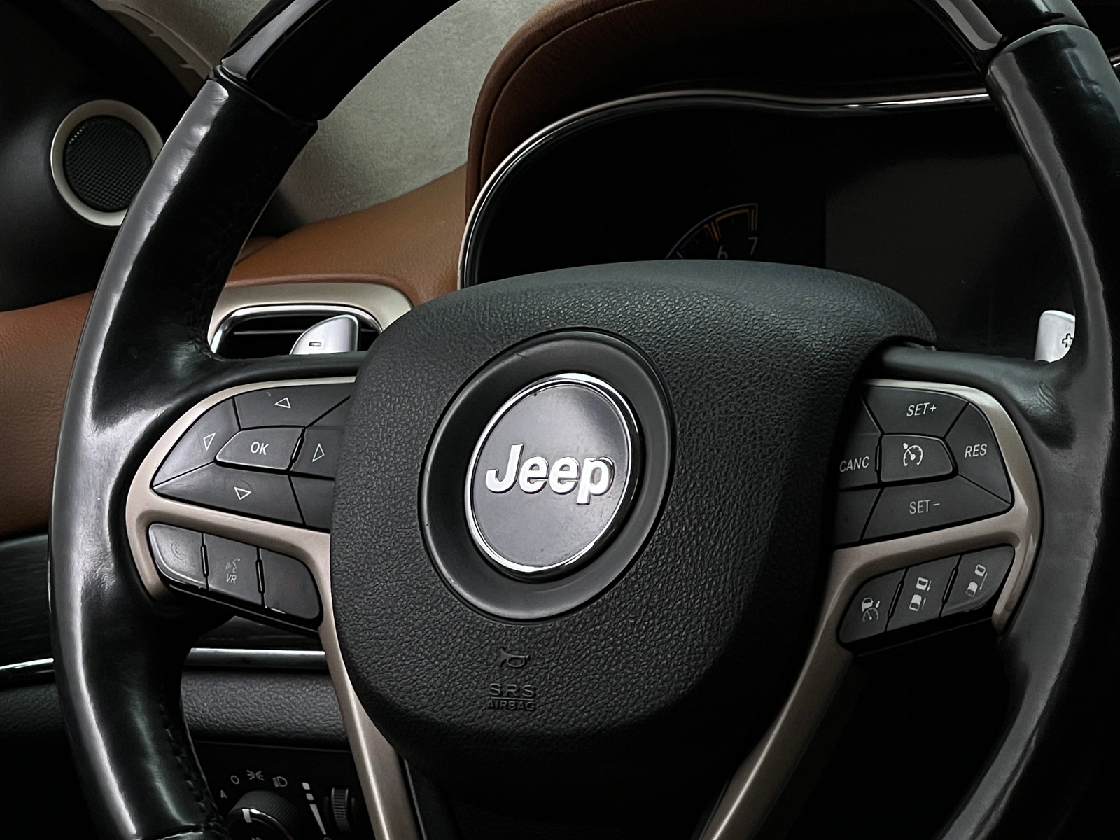 Thumbnail: 2015 Jeep Grand Cherokee - 4
