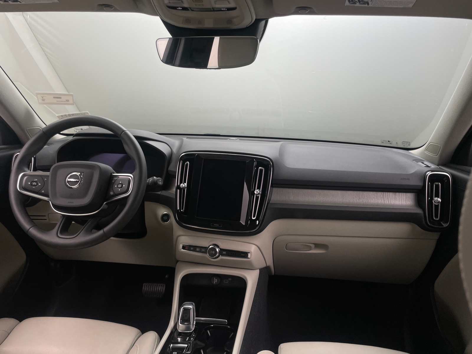 Thumbnail: 2024 Volvo XC40 - 2