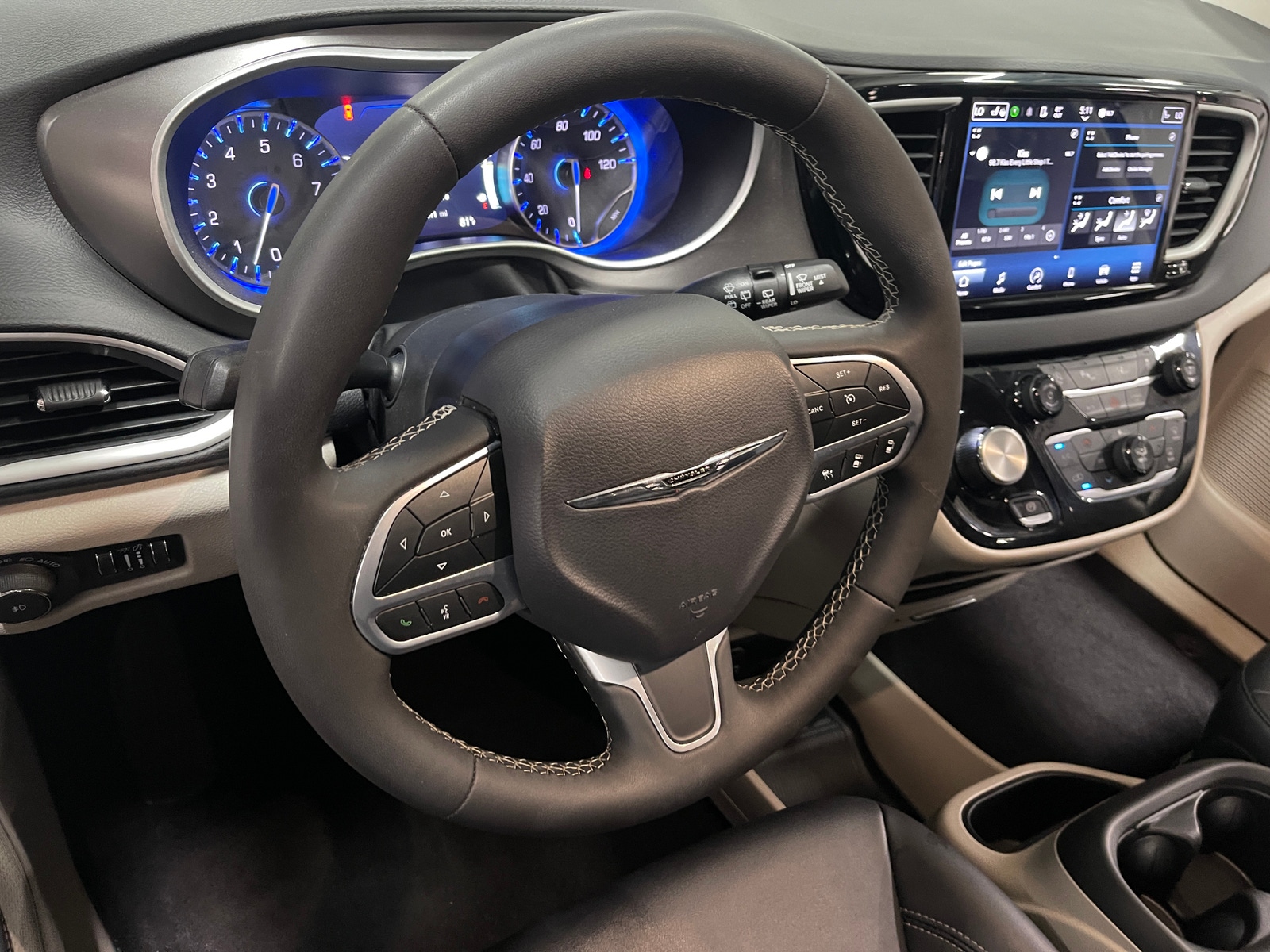 Thumbnail: 2024 Chrysler Pacifica - 4