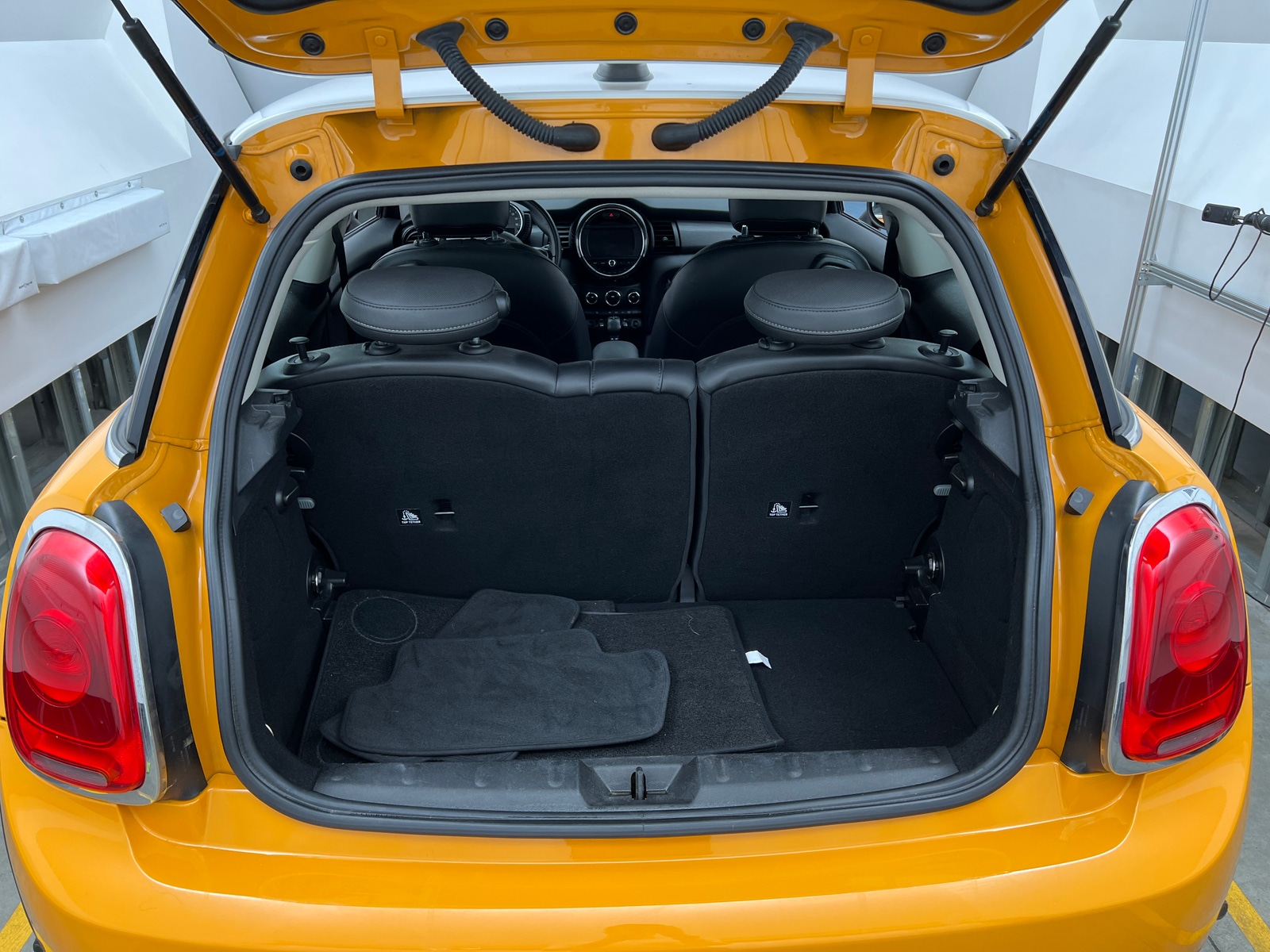 Thumbnail: 2015 MINI Cooper Hardtop - 6