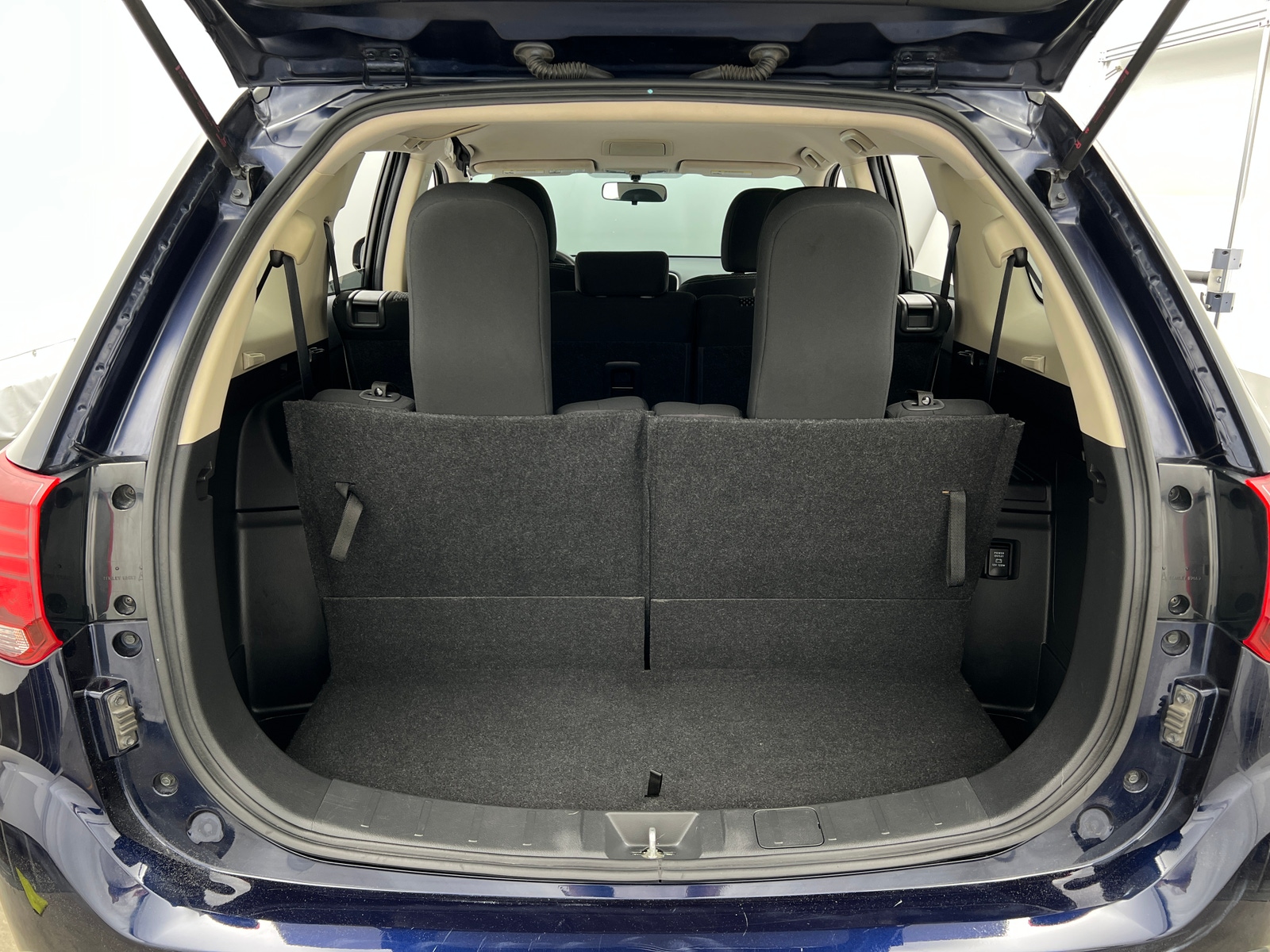 Thumbnail: 2018 Mitsubishi Outlander - 7