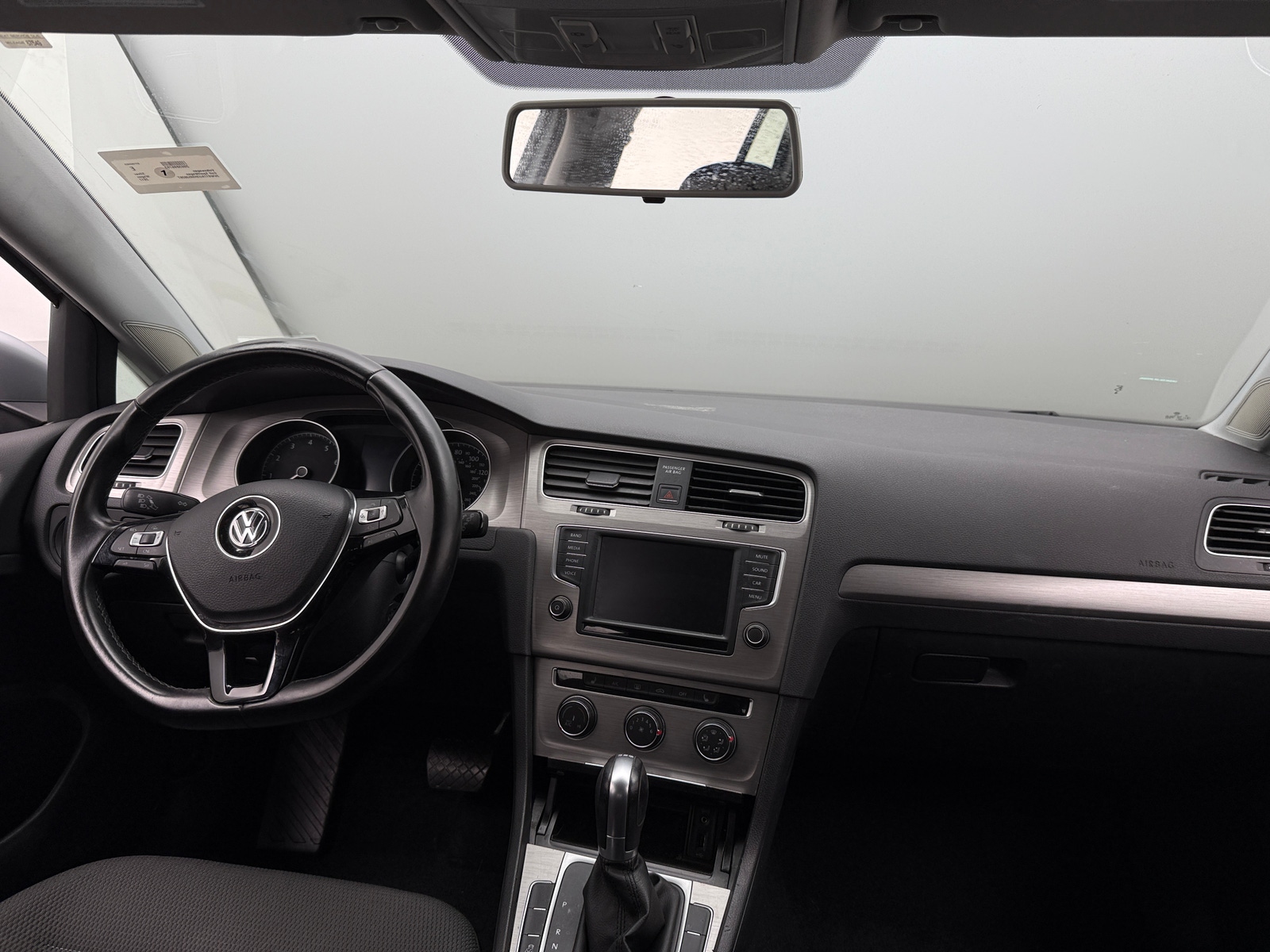 Thumbnail: 2017 Volkswagen e-Golf - 3