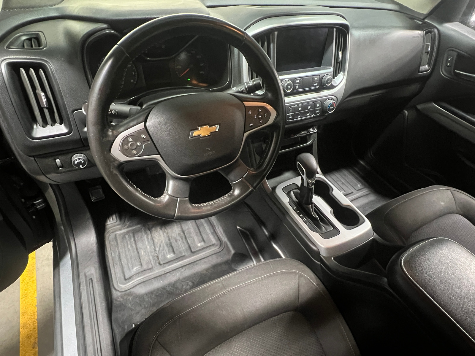 Thumbnail: 2022 Chevrolet Colorado - 3