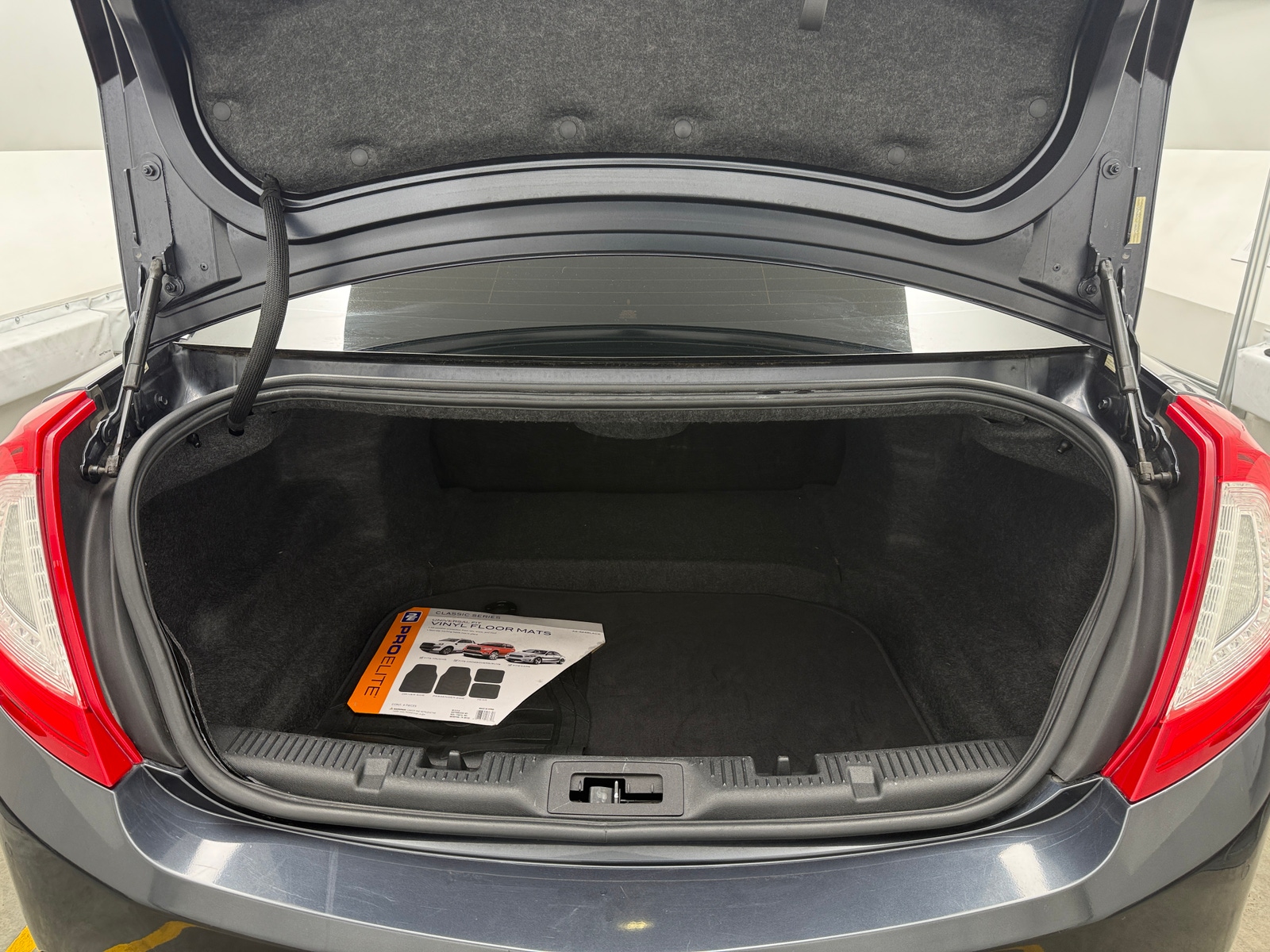 Thumbnail: 2014 Lincoln MKS - 6