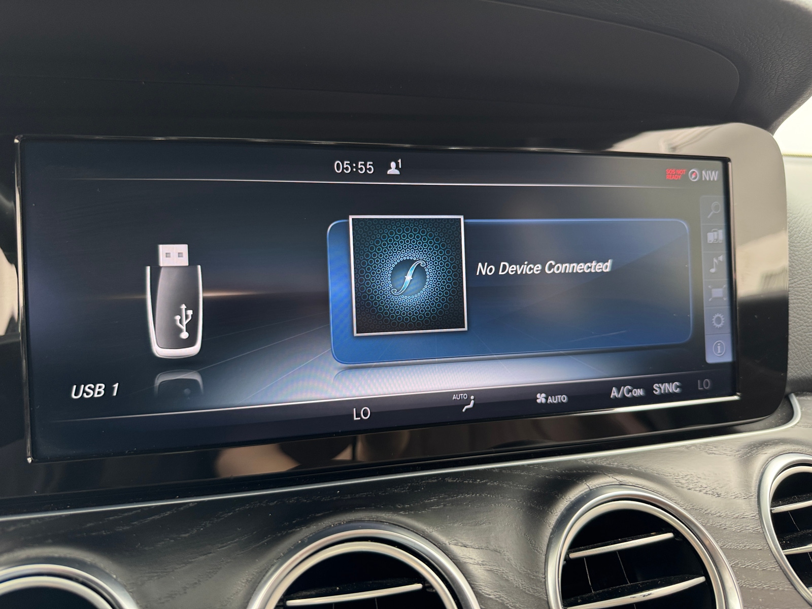 Thumbnail: 2017 Mercedes-Benz E-Class - 3