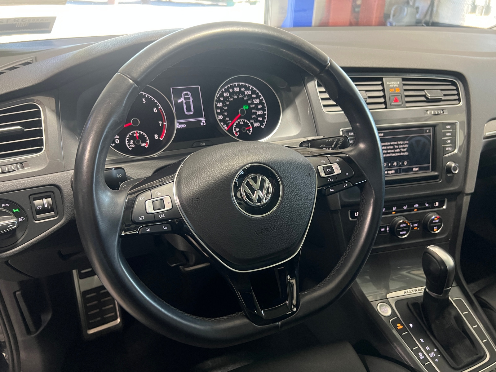 Thumbnail: 2017 Volkswagen Golf - 4
