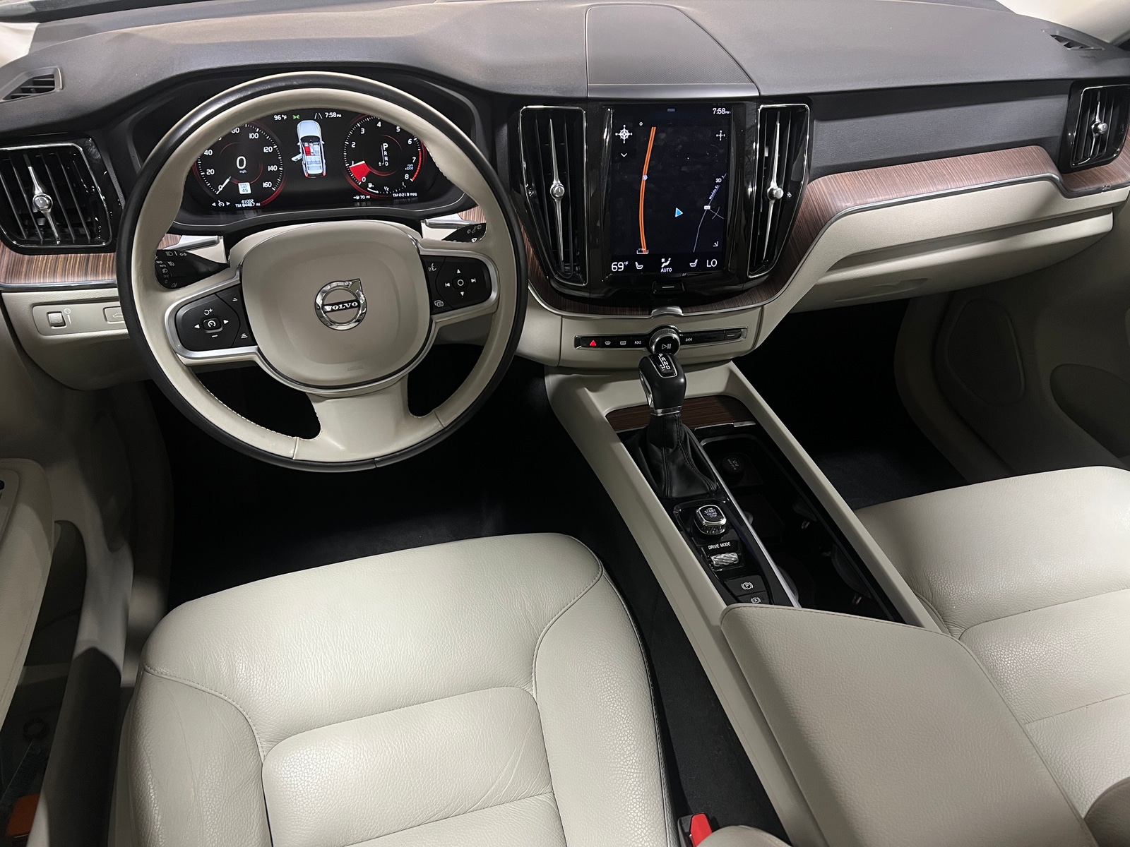 Thumbnail: 2021 Volvo XC60 - 2