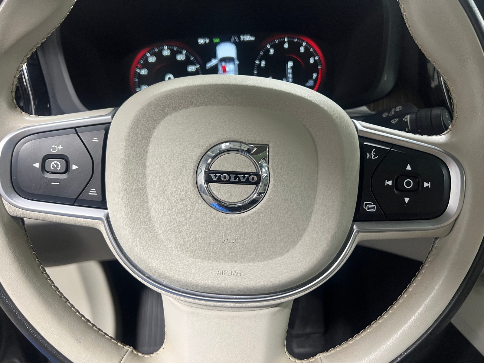 Thumbnail: 2021 Volvo XC60 - 4