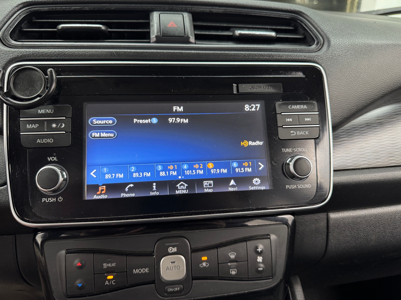 Thumbnail: 2018 Nissan Leaf - 3