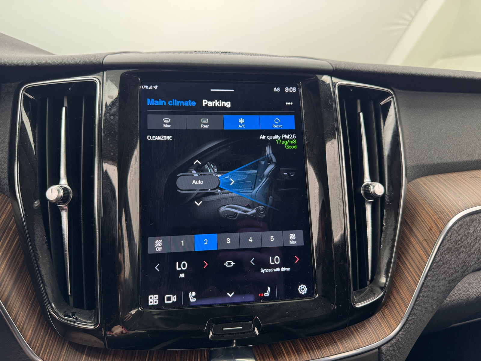 Thumbnail: 2022 Volvo XC60 - 4