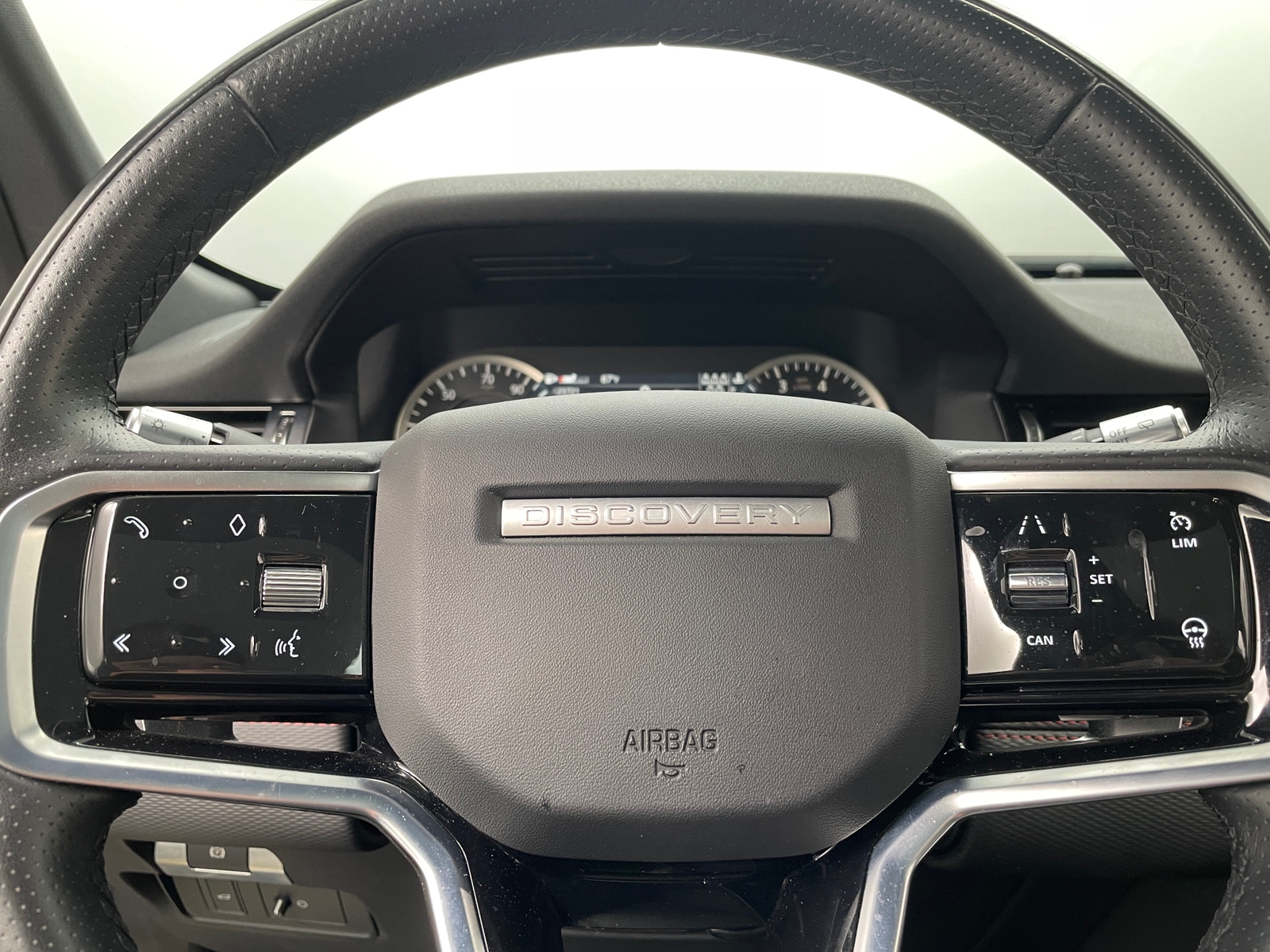 Thumbnail: 2022 Land Rover Discovery Sport - 4