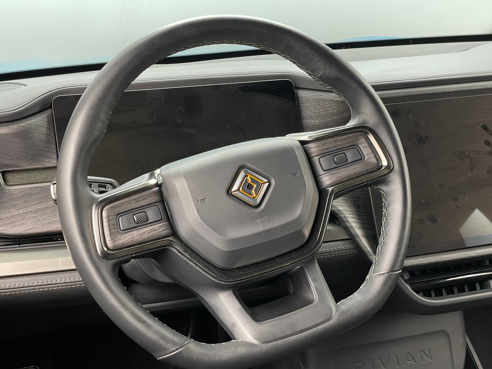 Thumbnail: 2023 Rivian R1T - 4