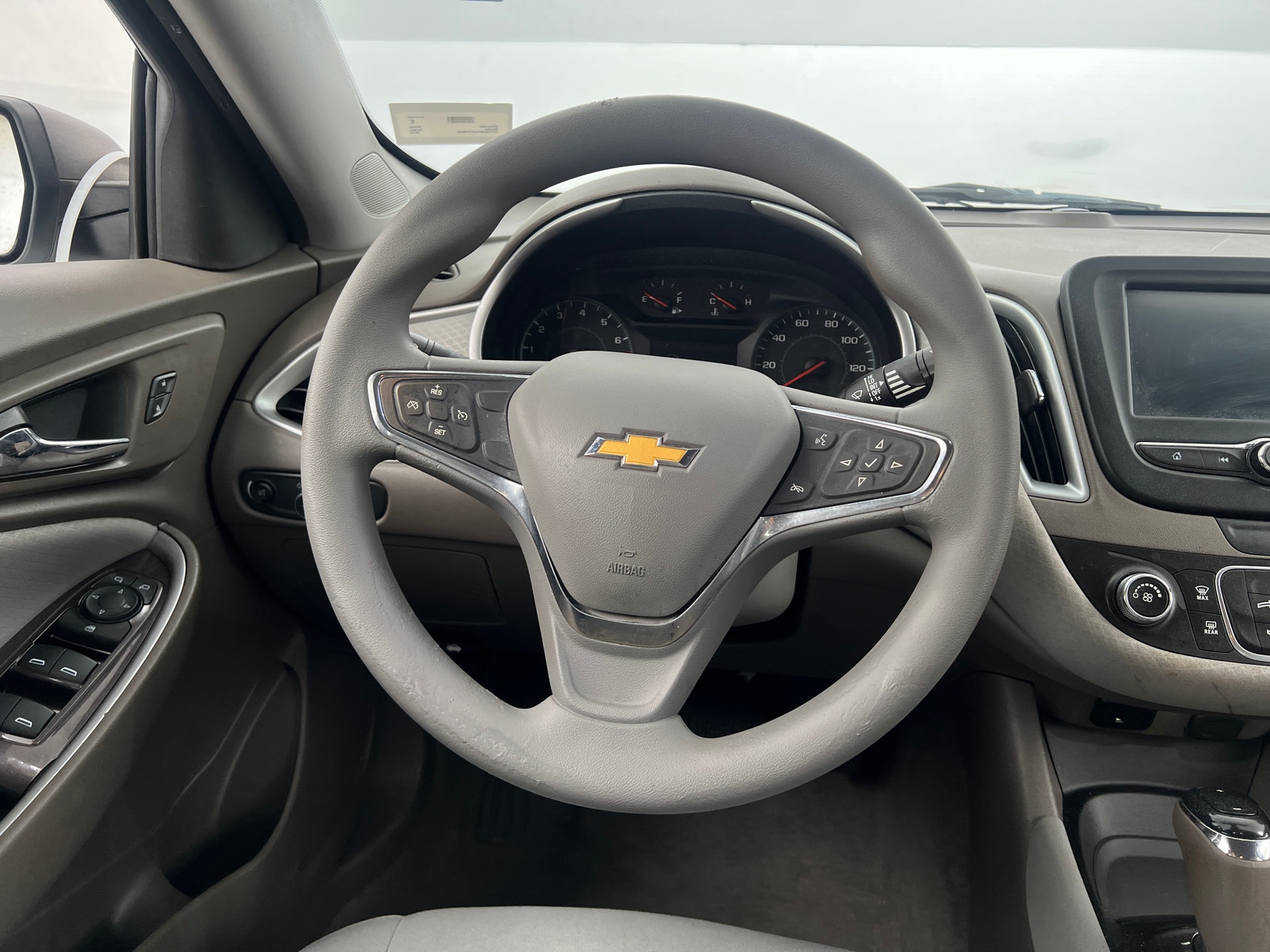 Thumbnail: 2018 Chevrolet Malibu - 5