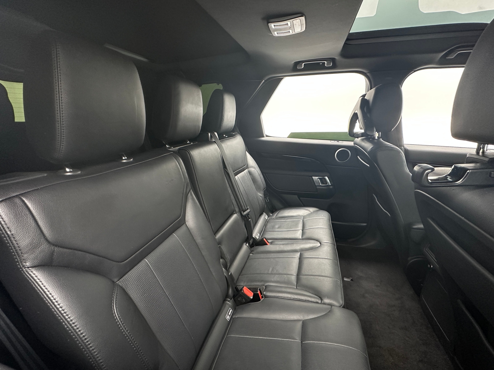 Thumbnail: 2020 Land Rover Discovery - 5