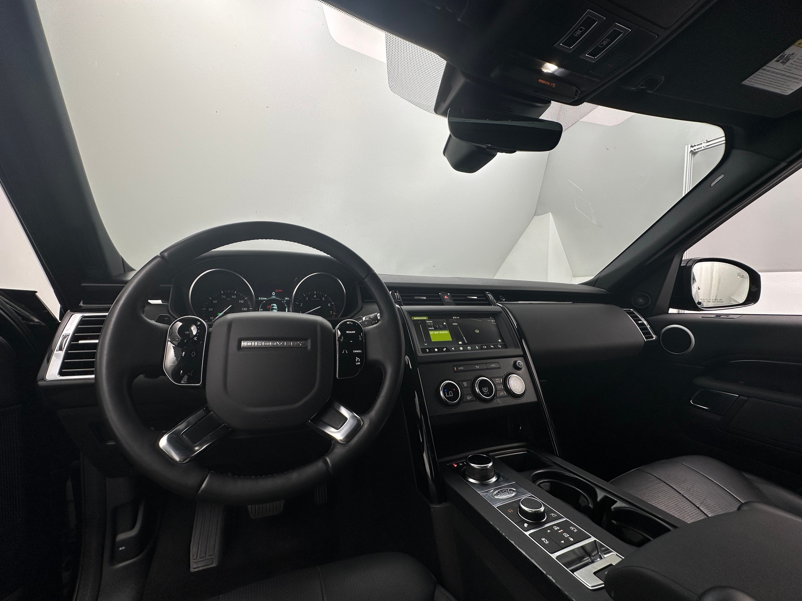 Thumbnail: 2020 Land Rover Discovery - 2