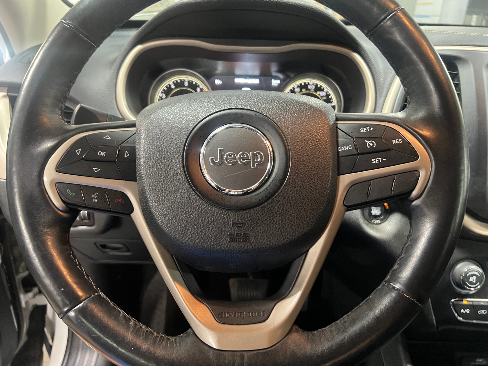 Thumbnail: 2016 Jeep Cherokee - 4
