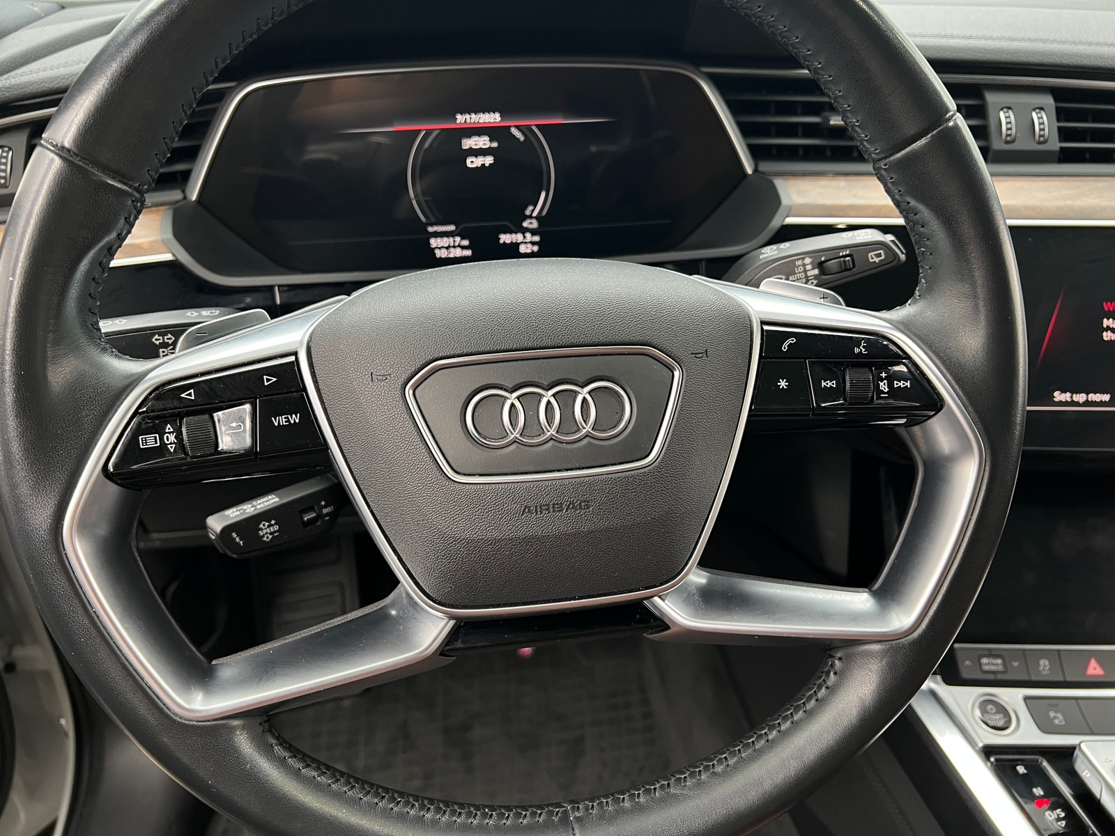 Thumbnail: 2021 Audi e-tron - 4