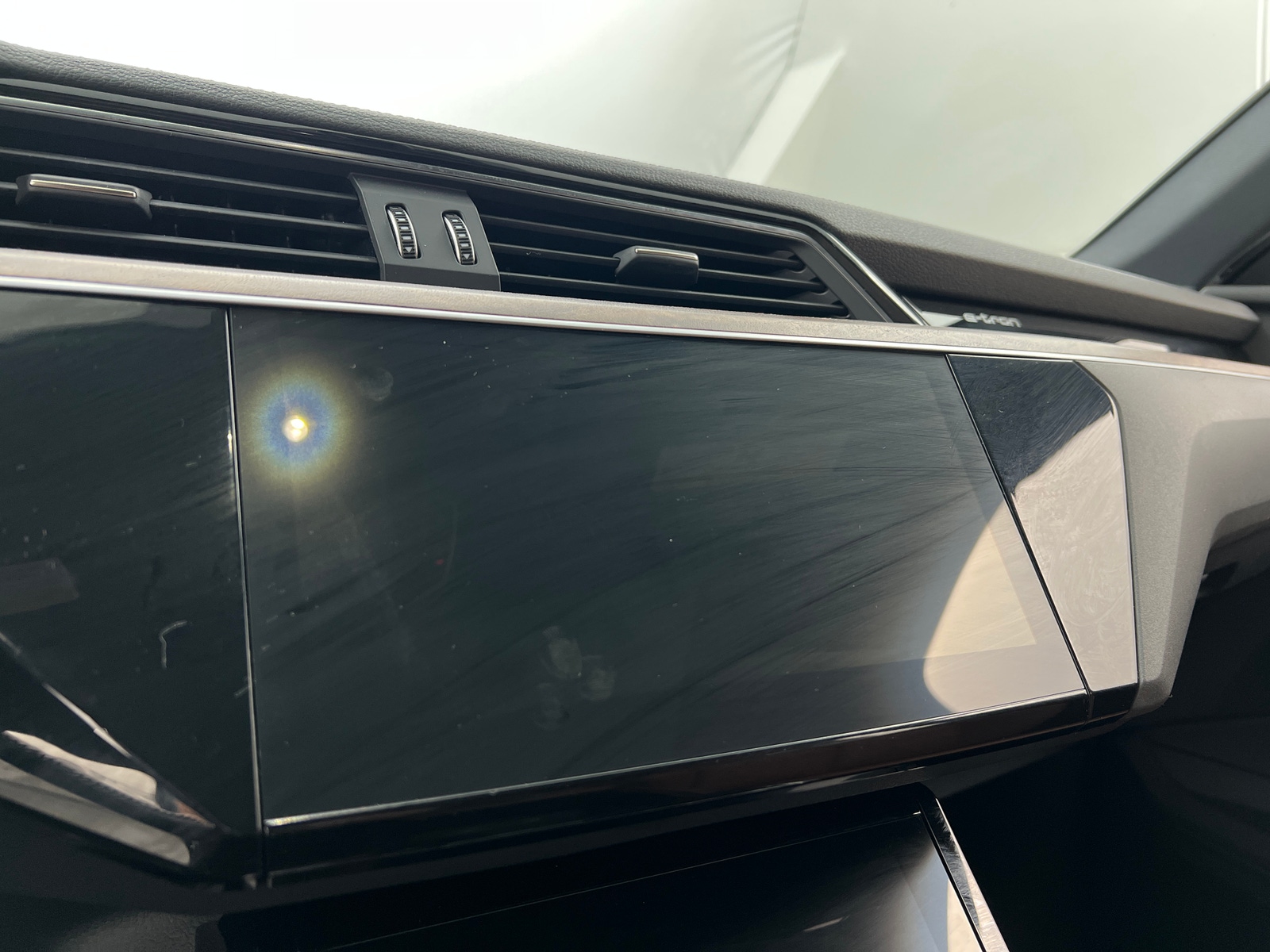 Thumbnail: 2021 Audi e-tron - 3